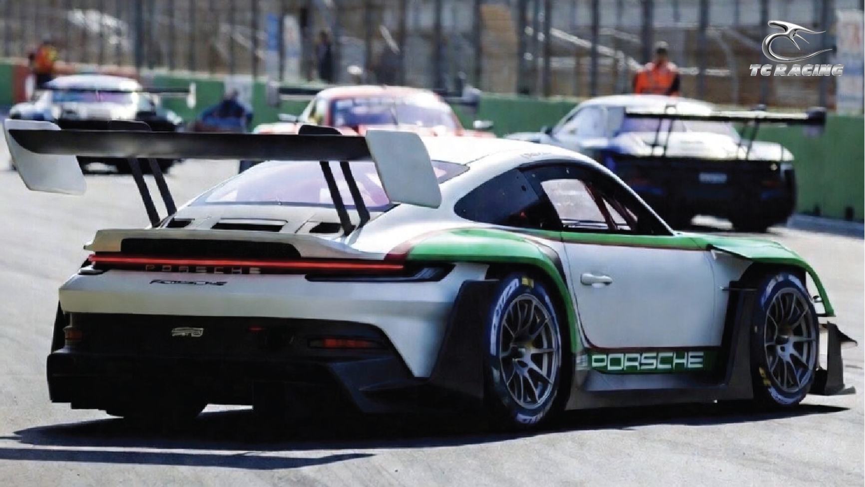 Rear end view with spoiler of Porsche GT3